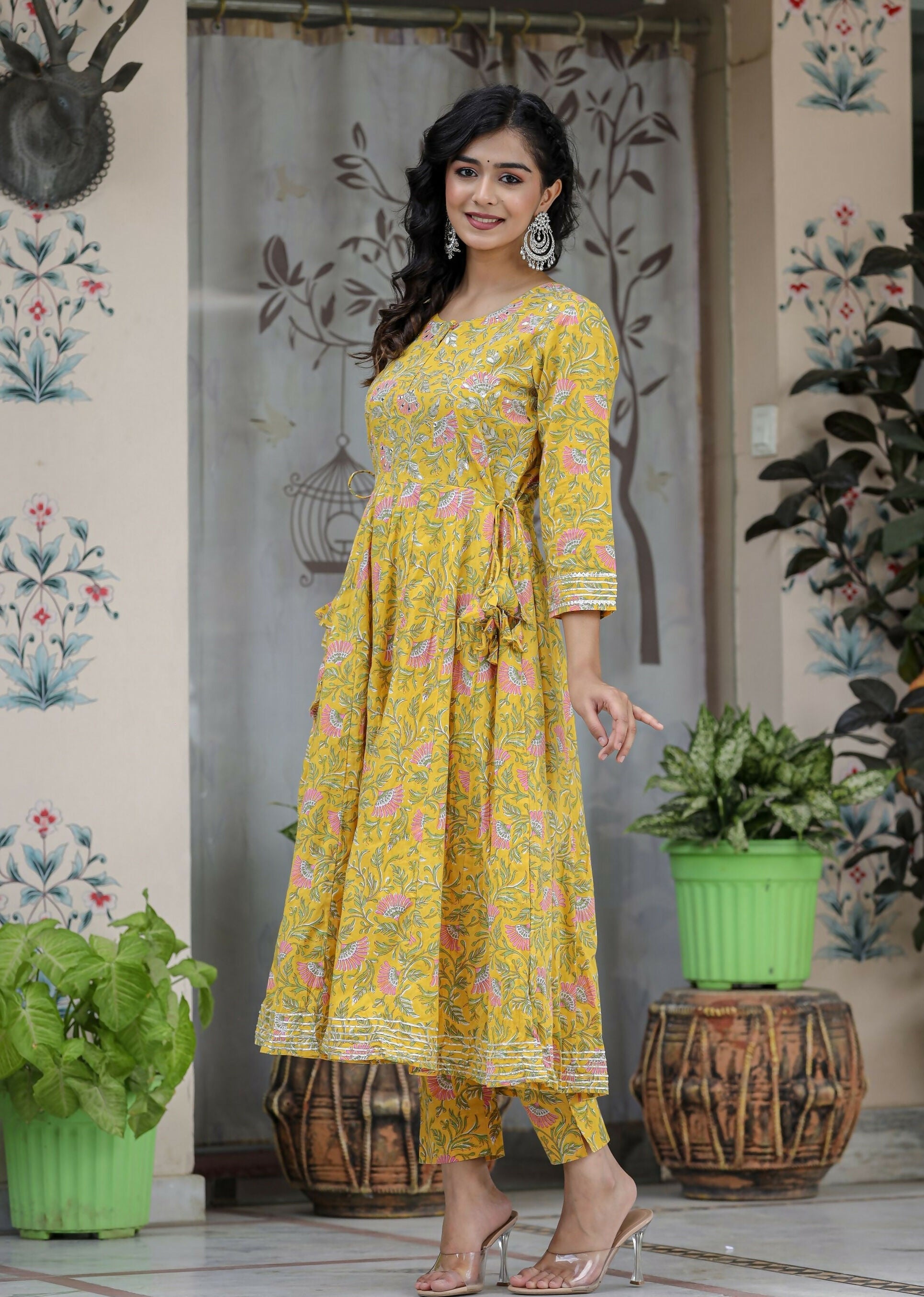 Kaajh Women's Yellow Floral Print Cotton Kurta Pant Set | Grocsy