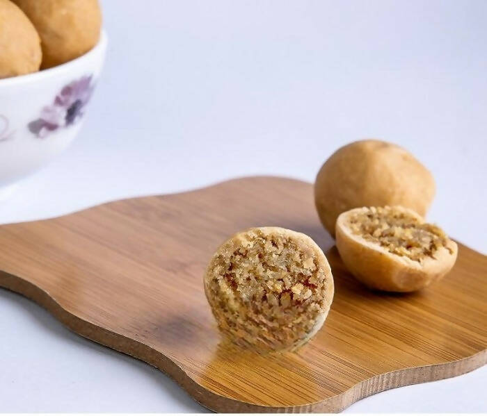 Godavari Vantillu Kobbari Kova Laddu / Kobbari Kova Kajjikayalu | Grocsy