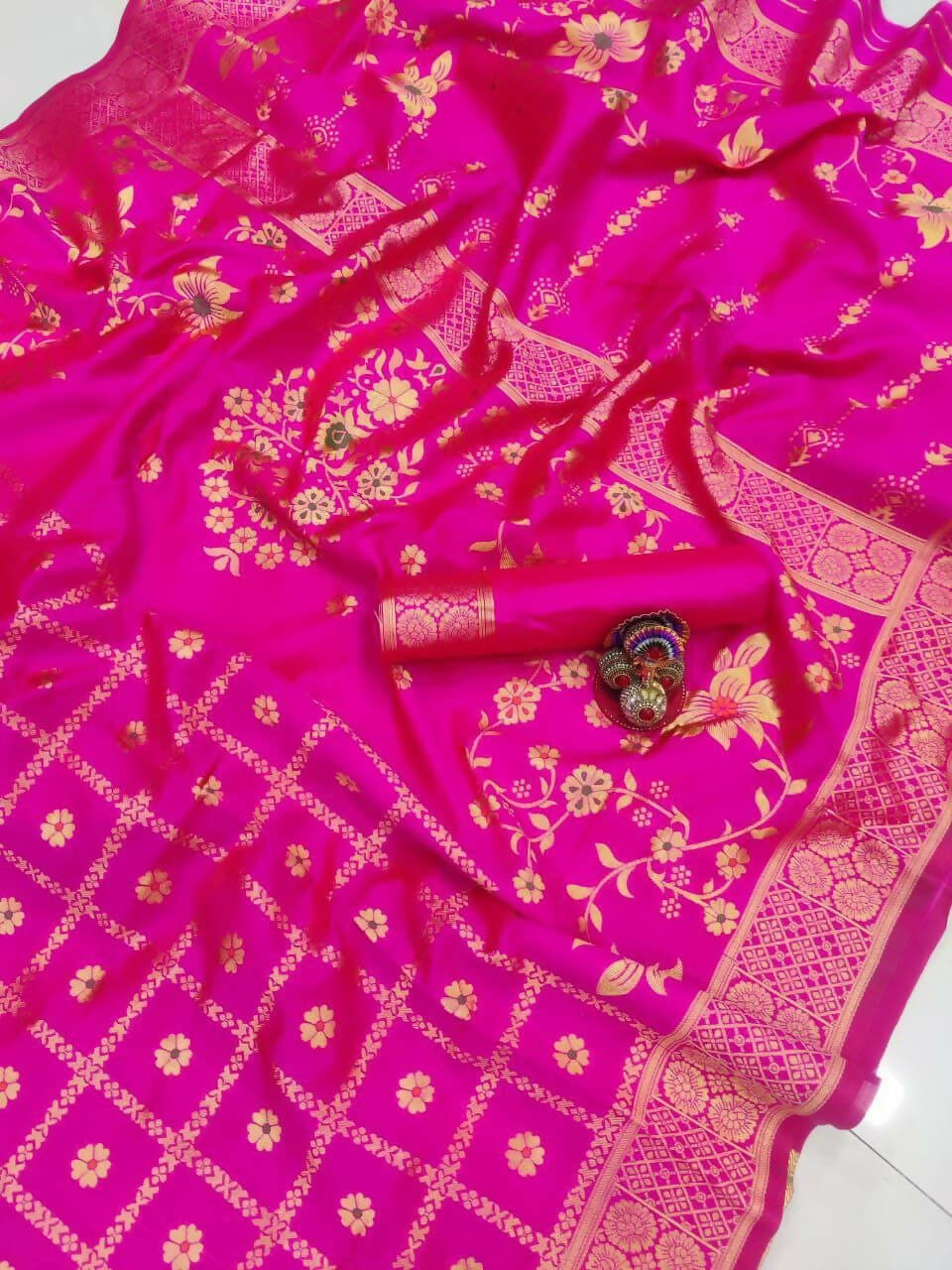 DEIANA'S Beautiful Designer Golden zari Soft Lichi Silk Saree - Pink | Grocsy