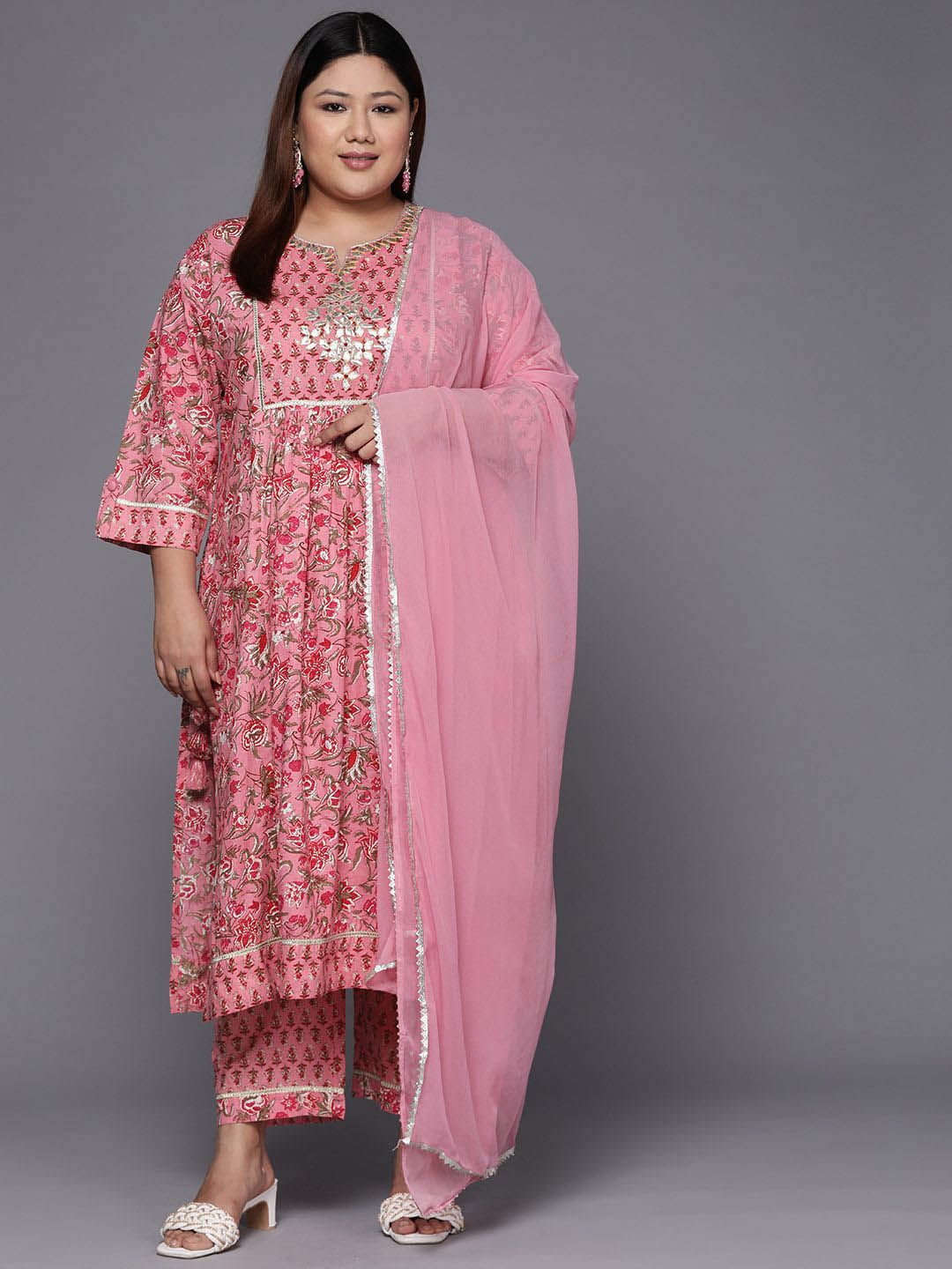 Sztori Plus Size Floral Printed Gotta Patti Cotton Straight Kurta & Trousers With Dupatta | Grocsy