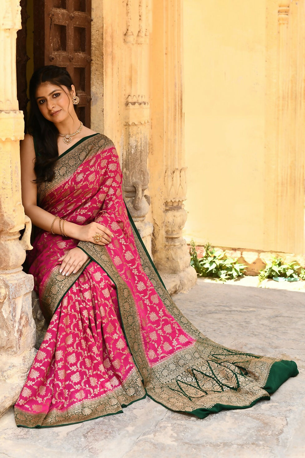 Joban Fashion Pink Crepe Chiffon Pure Handloom Banarasi Silk Saree | Grocsy
