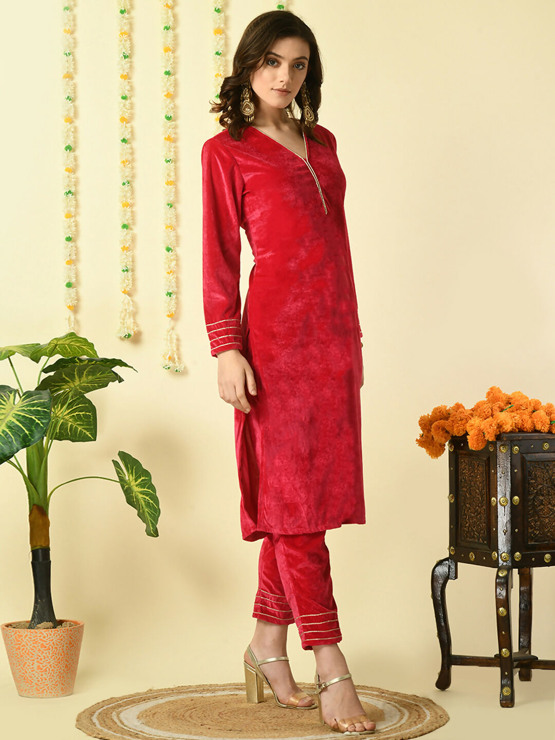 Myshka Women's Pink Velvet Kurta With Trousers Party Sets | Grocsy