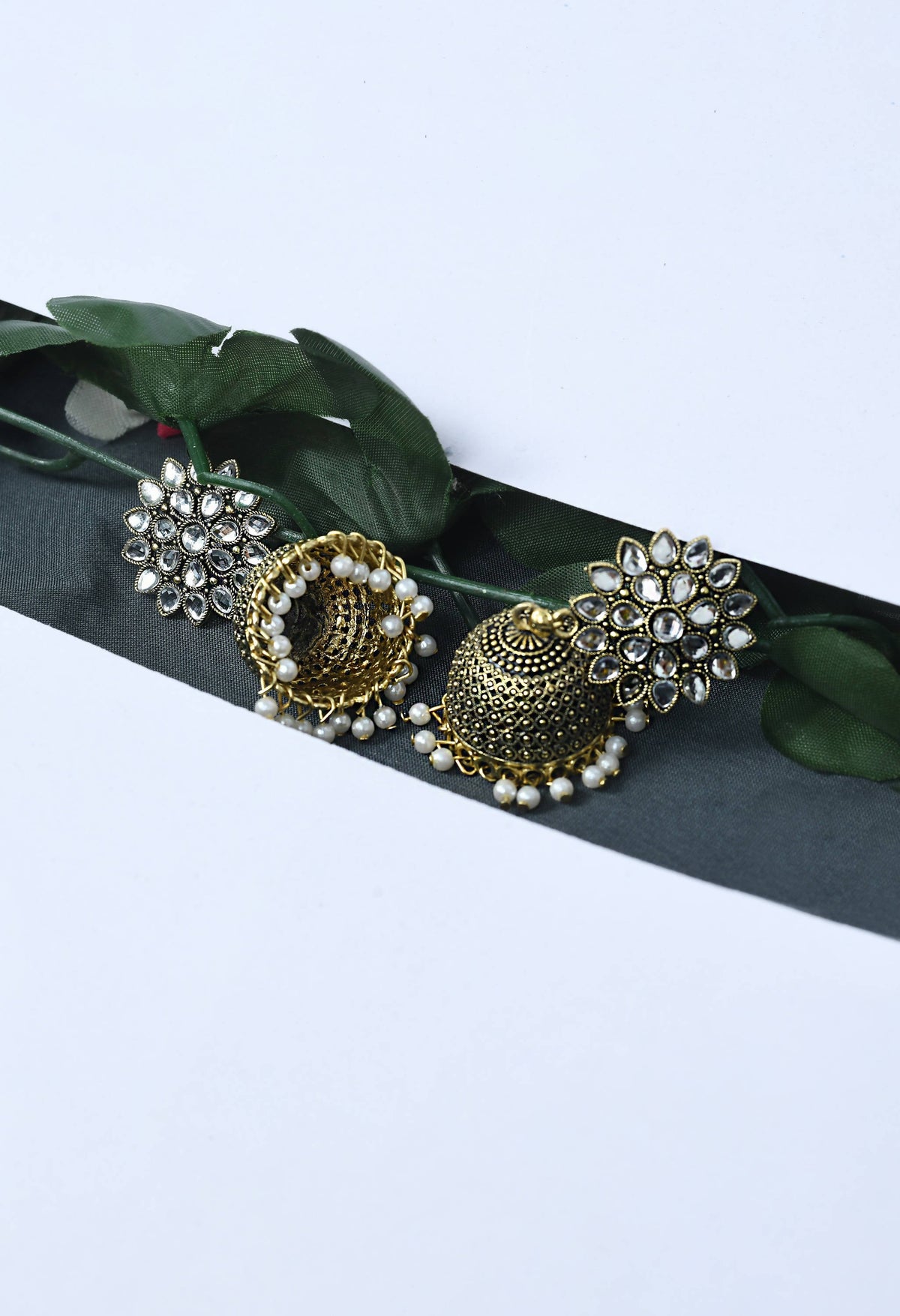 Mominos Fashion Johar Kamal Beautiful Kundan Work Jhumka With White Beads