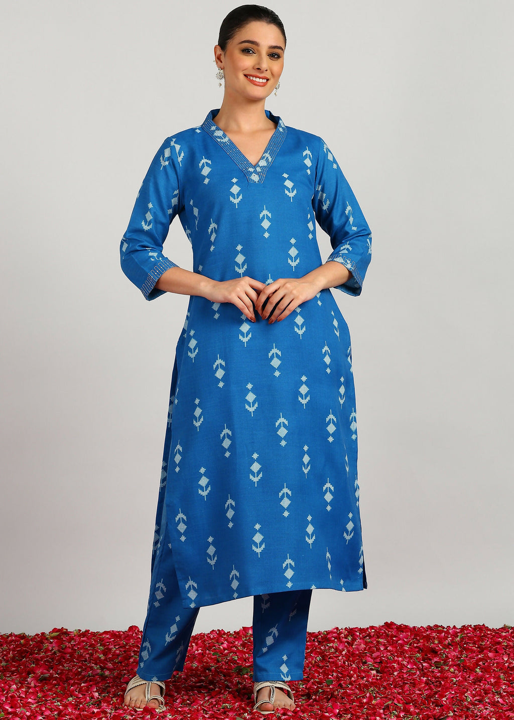 Aavyora Women's Blue Ikat Printed Ethnic Co-ord Set | Grocsy