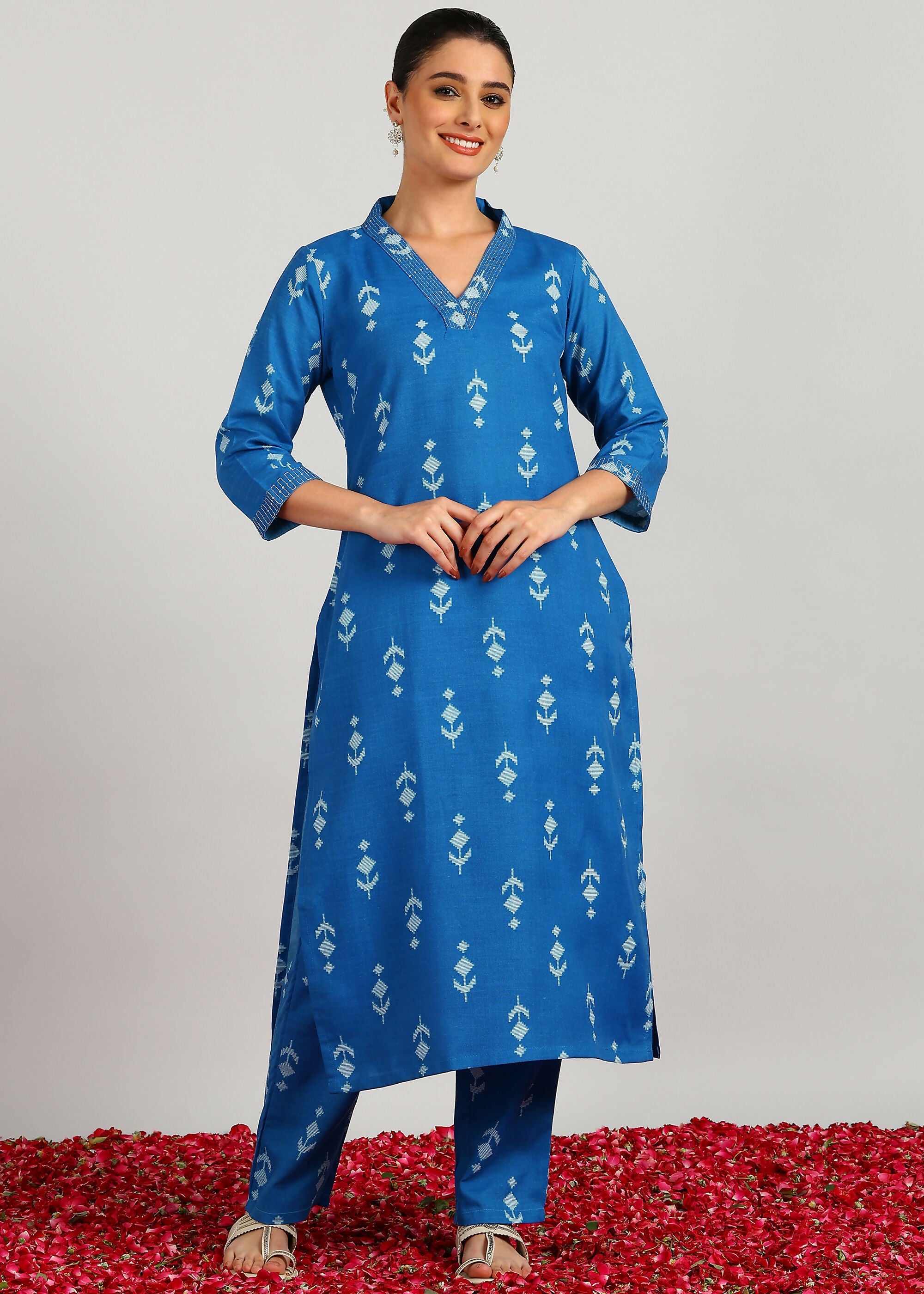 Aavyora Women's Blue Ikat Printed Ethnic Co-ord Set | Grocsy
