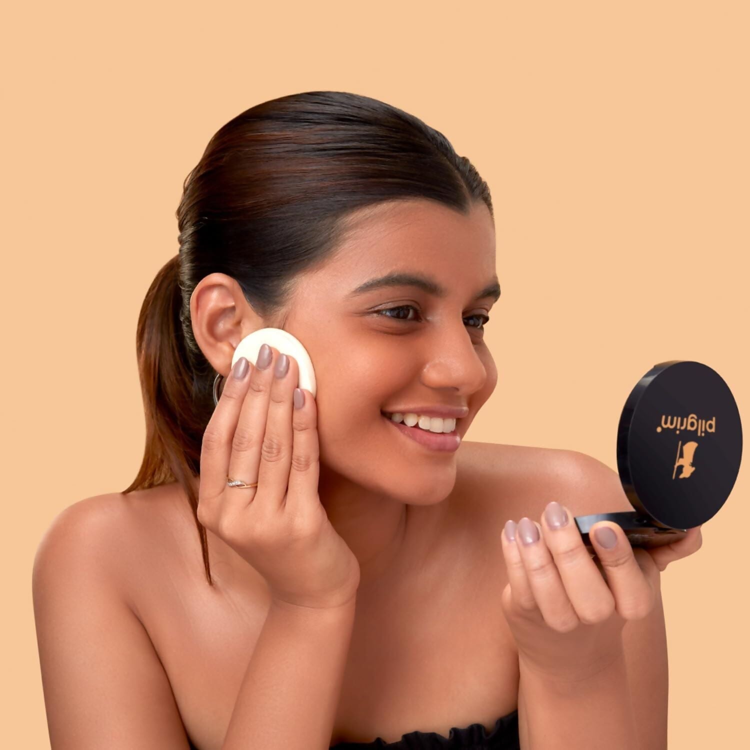 Pilgrim Rich Caramel Matte Finish Compact Powder Absorbs Oil, Conceals & Gives Radiant Skin | Grocsy