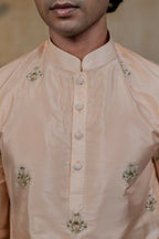 Semi Pattu Peach Ananta Kurta Set By Hilo Design | Grocsy