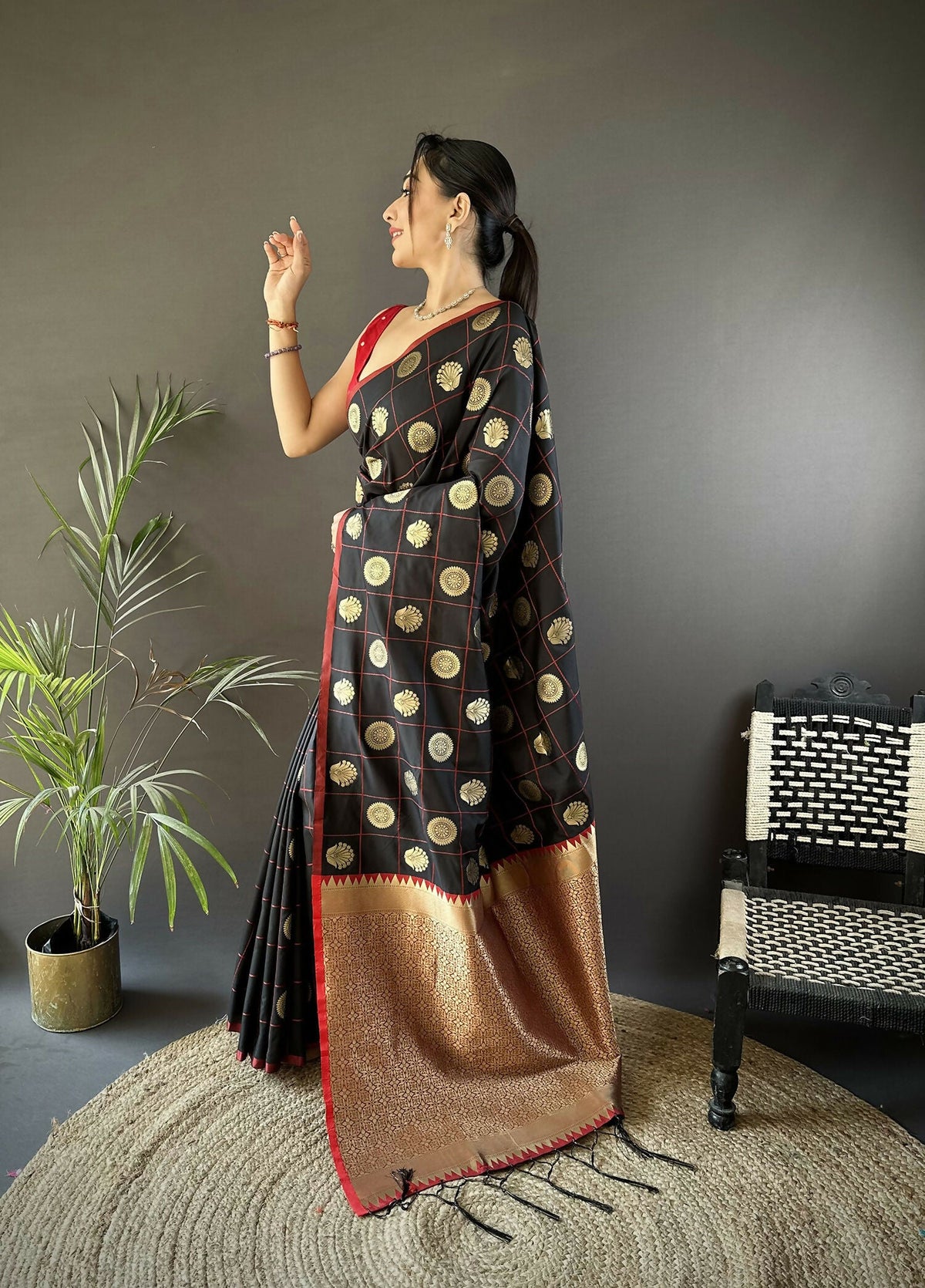 Joban Fashion Black Checked & Circular Motifs Soft Silk Banarasi Saree | Grocsy